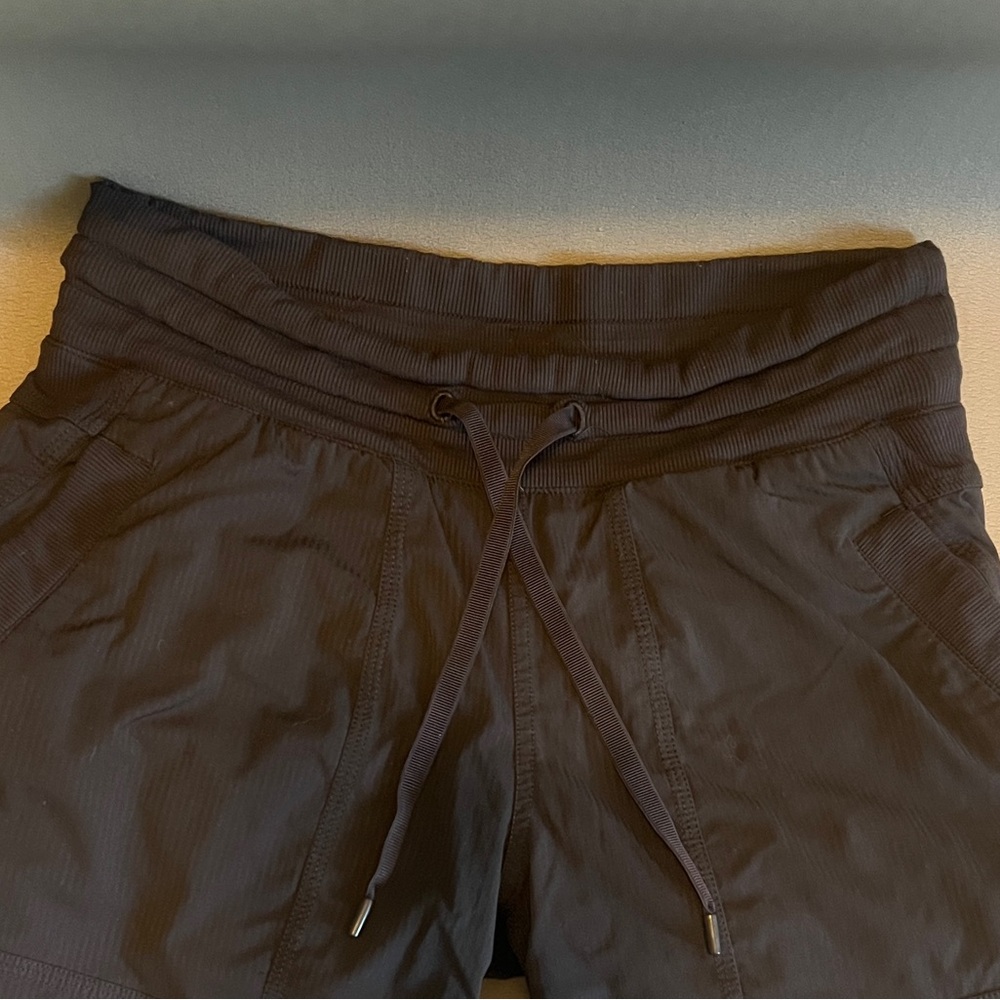Lululemon Dance Studio Black LINED Women'sSz 6 Mid- Rise Pants - Picture 4 of 10